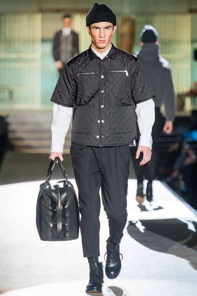 Look 25